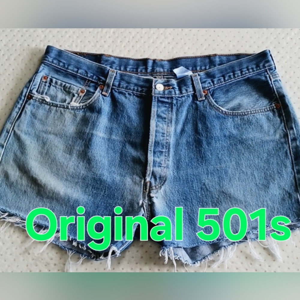 Original 501 Levi's cut off frayed raw hem high-waisted beautiful Jean Shorts - Picture 1 of 14